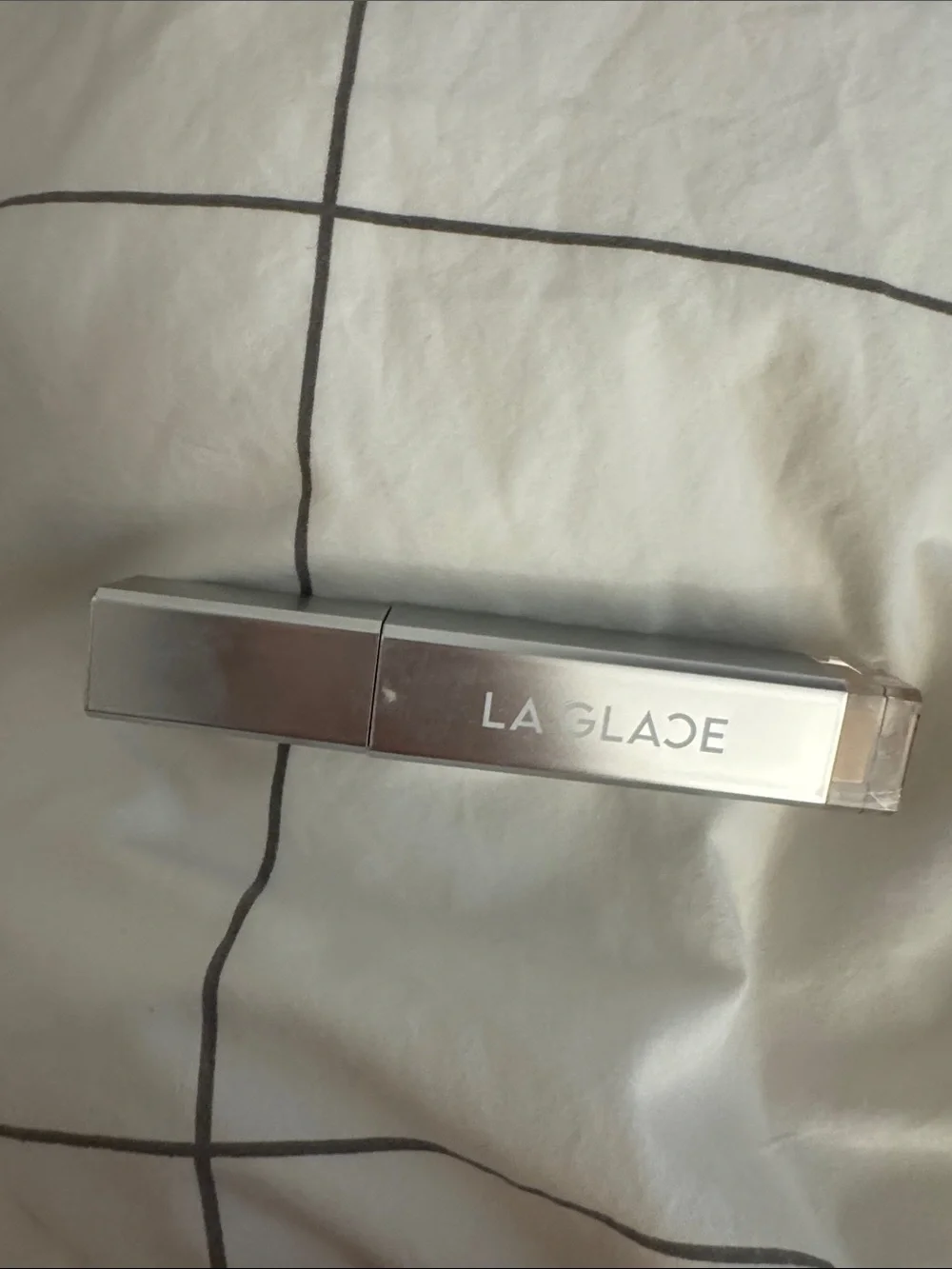 La Glace Silver Concealer Stick – Lightweight Brightening Concealer (Silver)